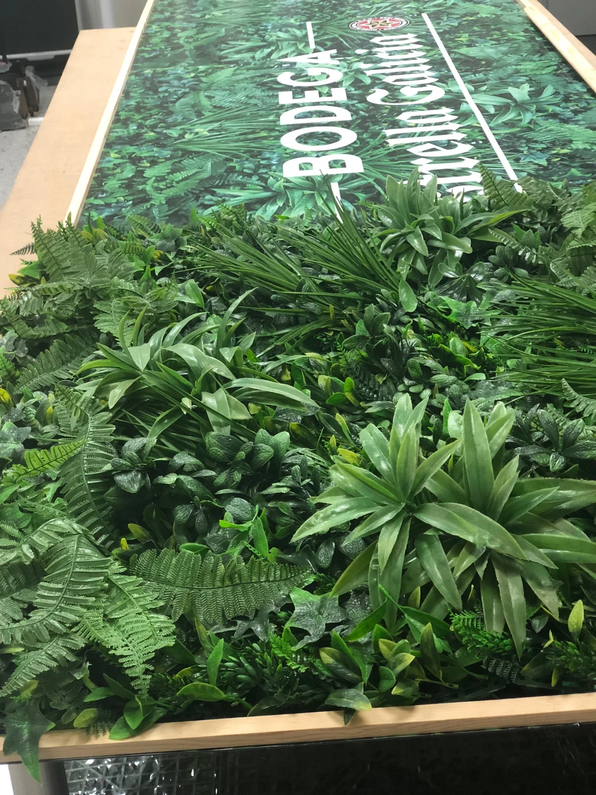 Preparación de la composición vegetal en el marco de madera