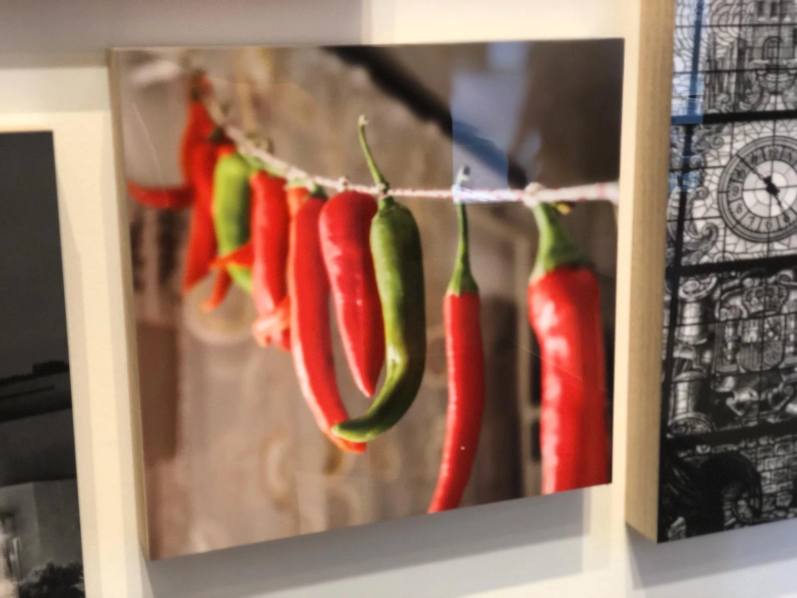 Foto real: frente impreso de ChromaLuxe con imagen de pimientos