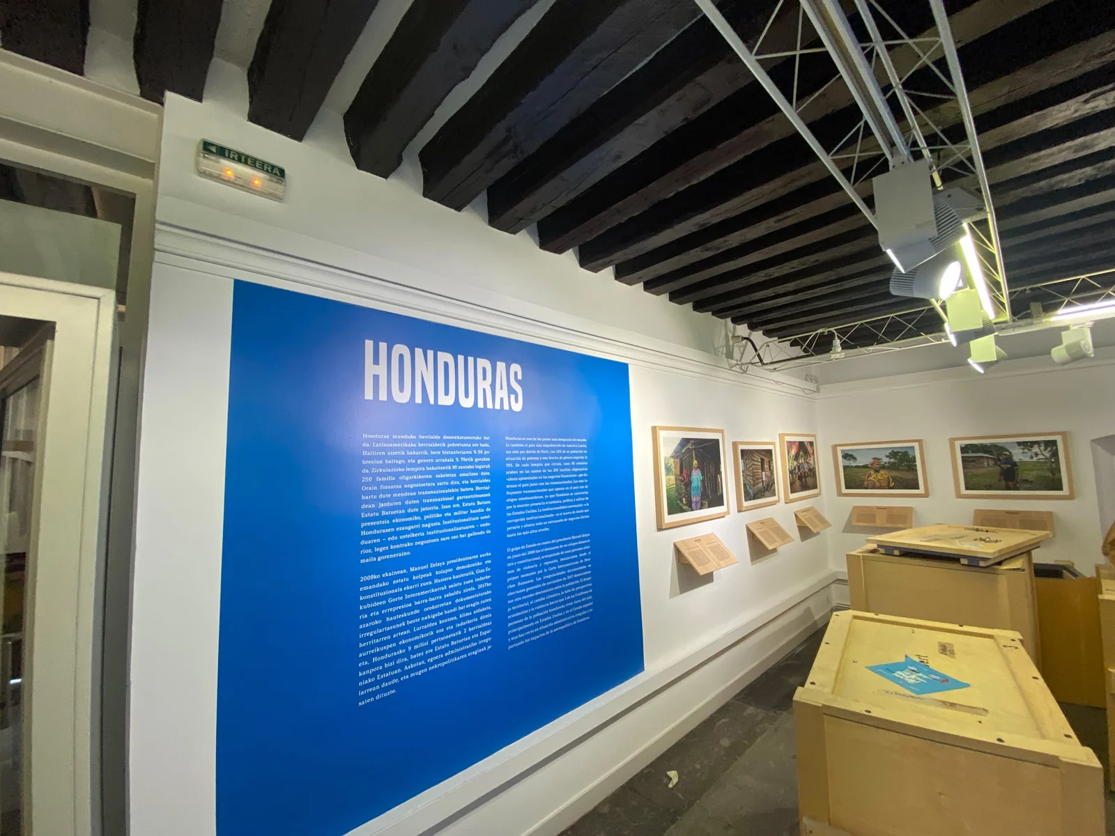 Rotulación expositiva dedicada a Honduras