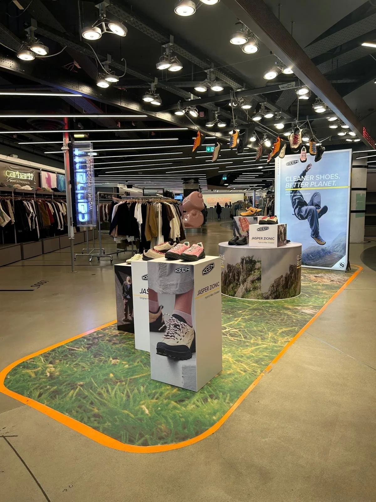 Keen · Espacio promocional en París · Vista 1