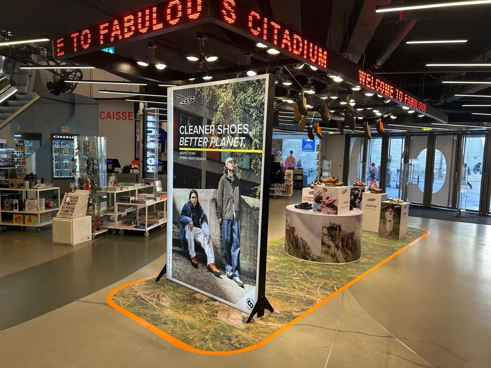 Keen · Espacio promocional en París · Vista 6