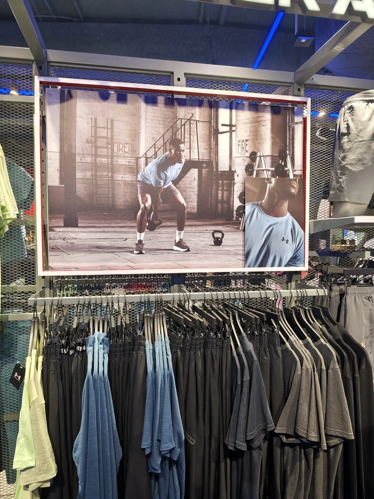 Gráfica comercial en zona de calzado y textil · Vista 1