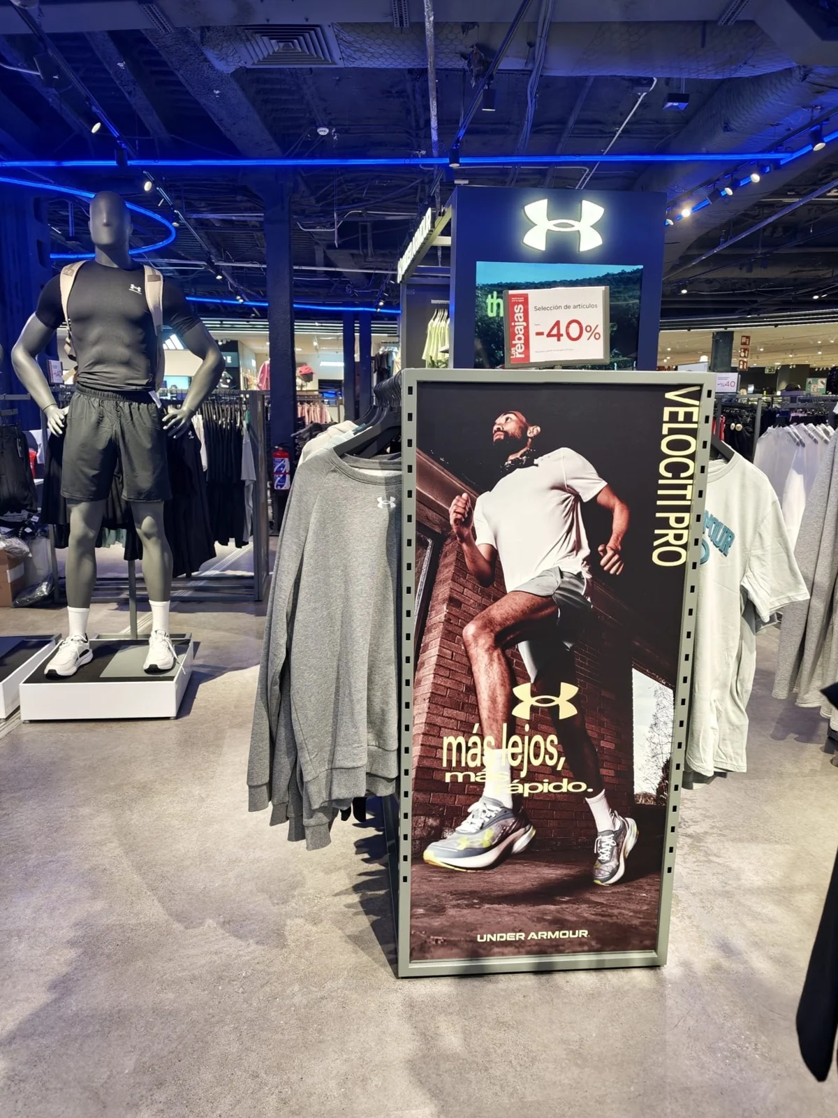 Gráfica comercial en zona de calzado y textil · Vista 4