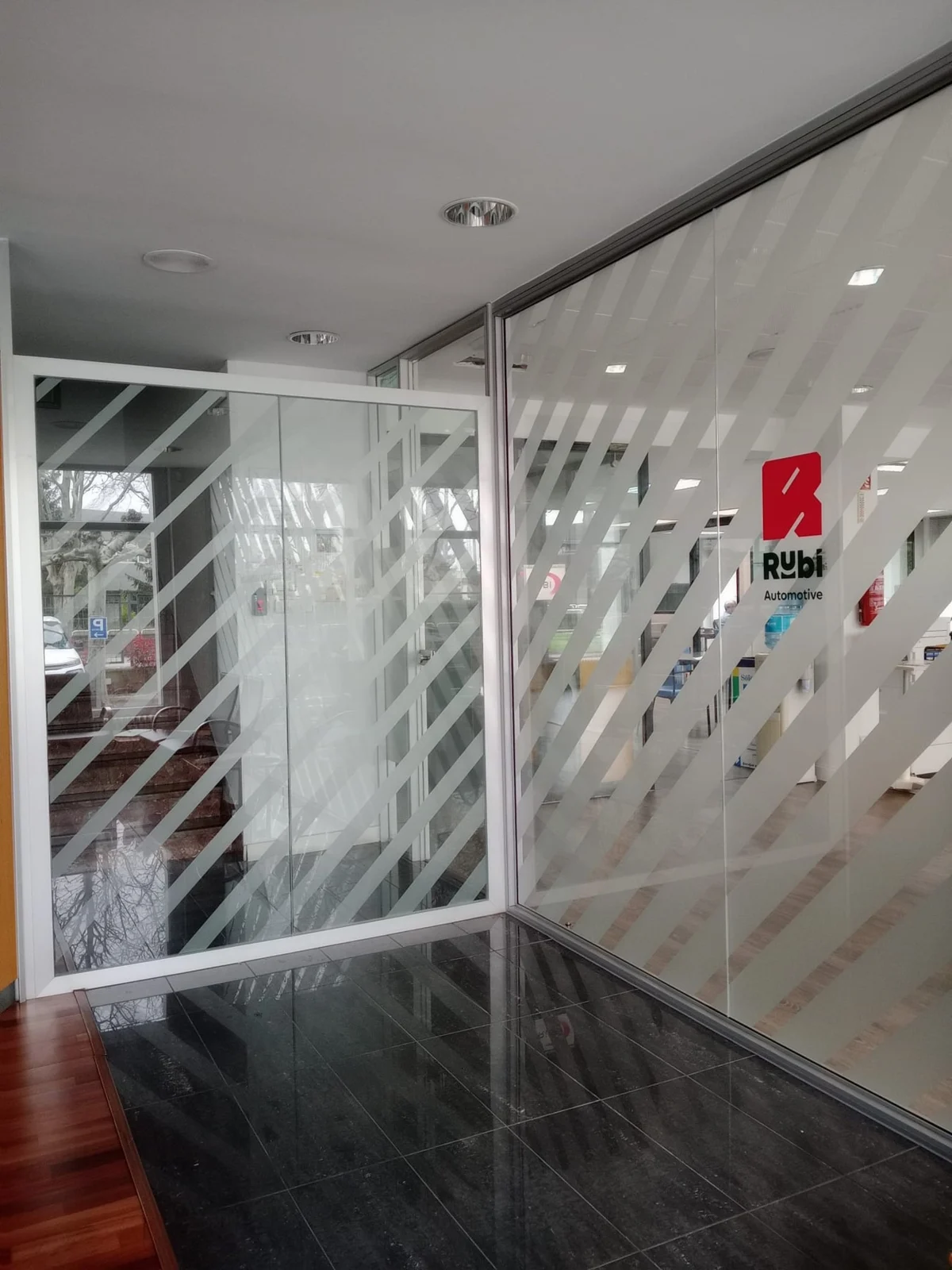 Rubi · Rotulación corporativa · Vista 5