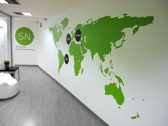Vinilo blanco impreso y troquelado para decorar una pared